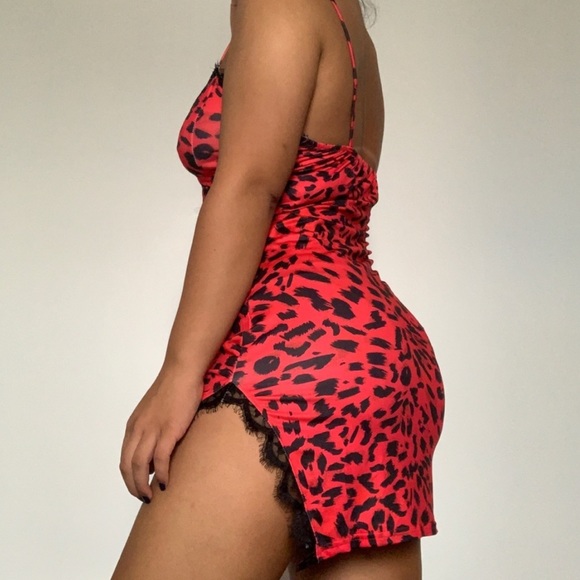 Vintage Dresses & Skirts - Red V Neck Lace Slit Thigh Leopard Mini Dress